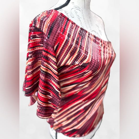 Single Bell Sleeve Sequins Print Top
Medium
Like New with Tag / Never Worn - Picture 4 of 9